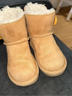 Kids Cozy Tan Shearling-Lined Winter Boots